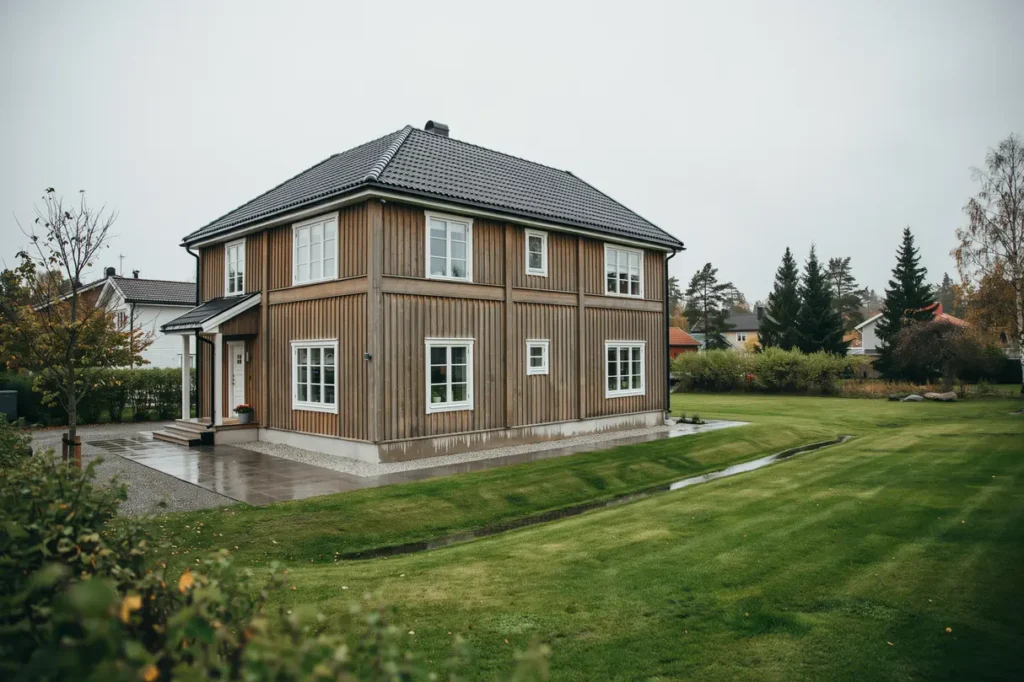 planera tomtens lutning r tt s undviker du st ende vatten och skador n ra huset